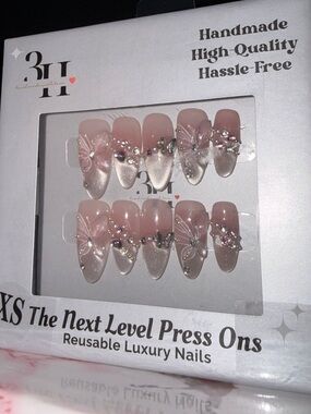 3H Handmade Pink Rhinestone Floral Press-On Nails